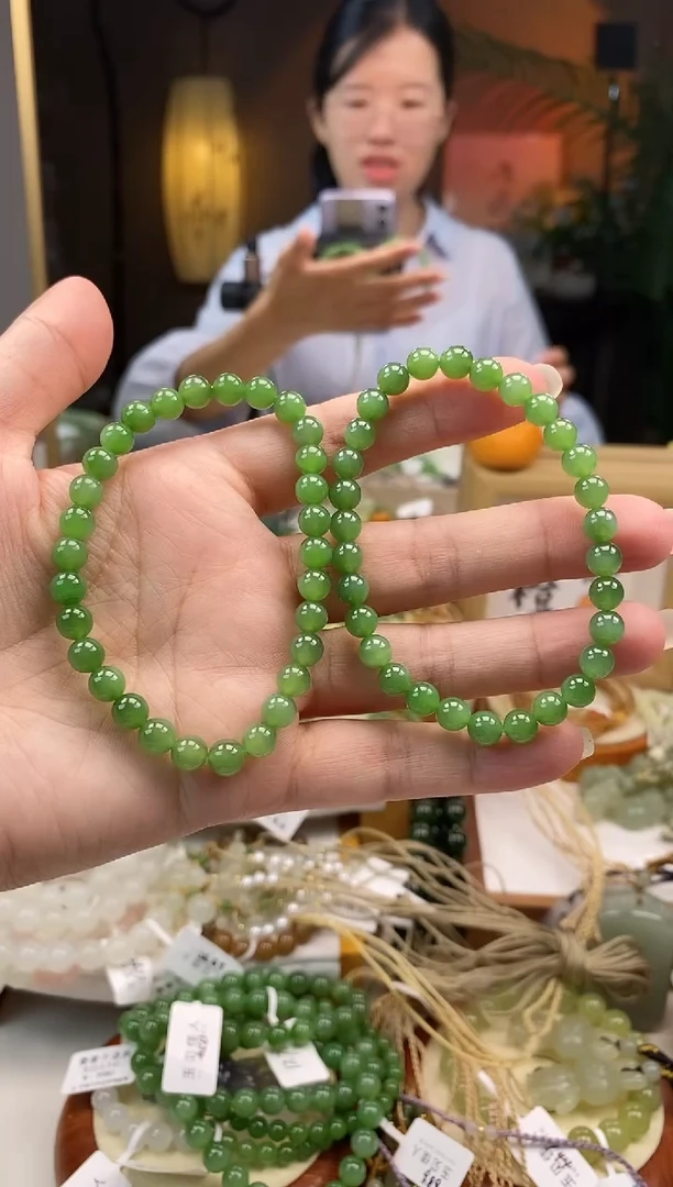 未镶嵌手链和田玉（碧玉）卡6左右碧玉荧光2多样性发一