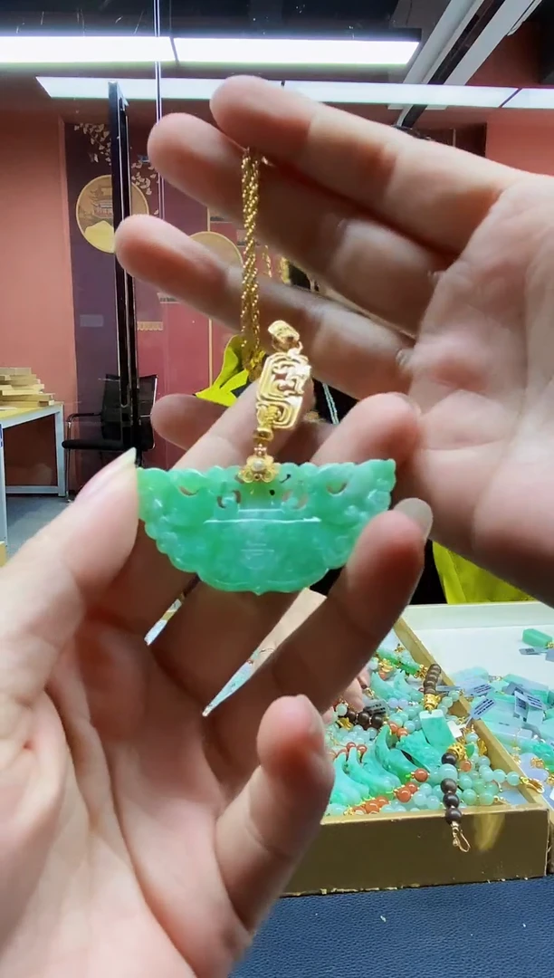 颈饰未镶嵌翡翠吊坠