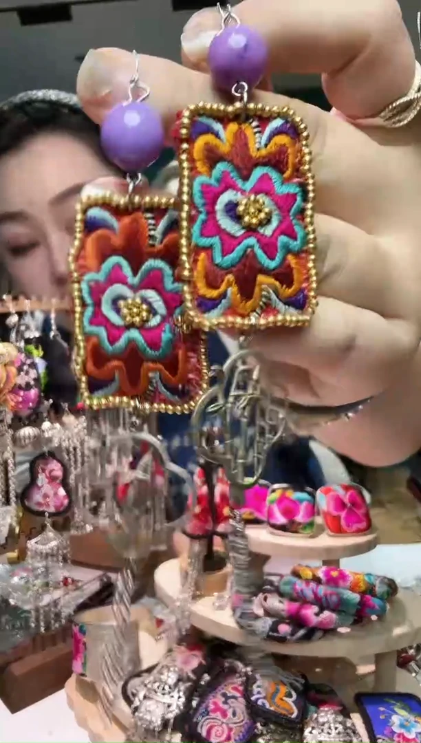 刺绣纯手工苗绣非遗耳环