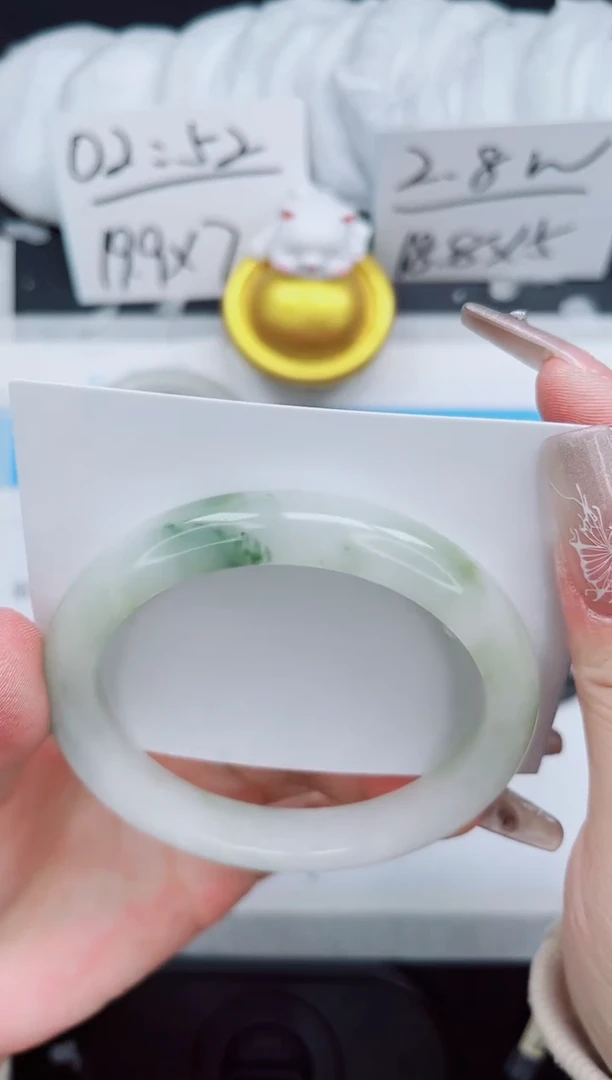 【闪购商品】石英质玉手镯未镶嵌321