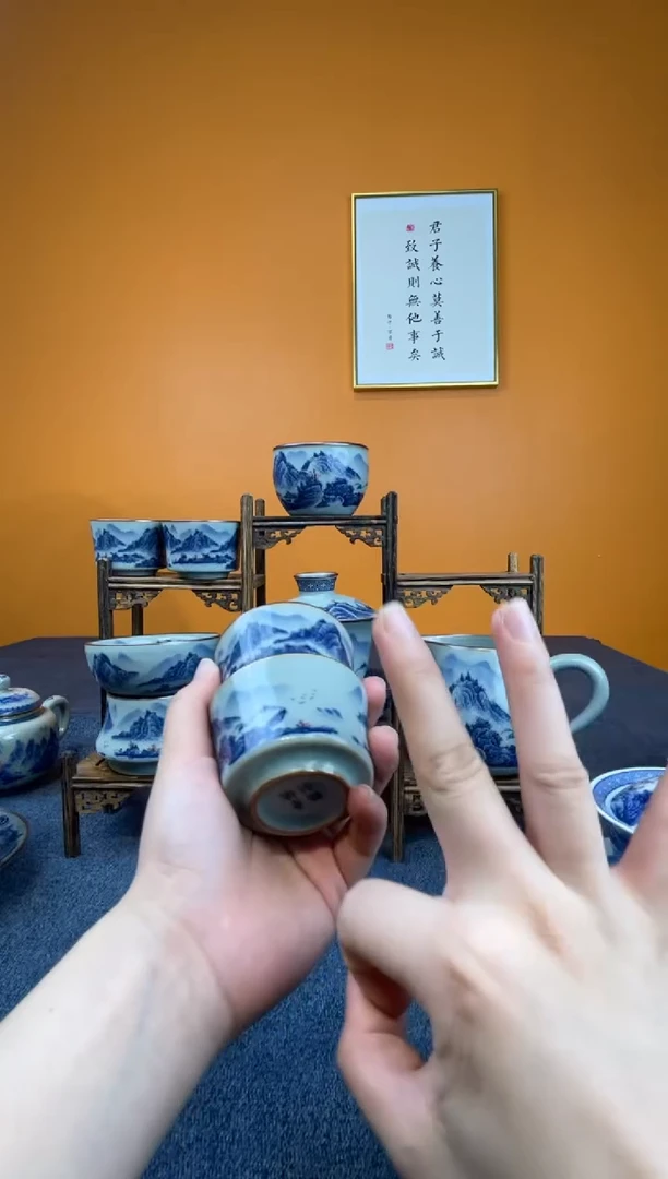 宗*景德镇釉里红8件加2客杯