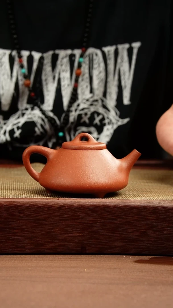 茶壶紫砂红降坡 子冶石瓢 约150cc