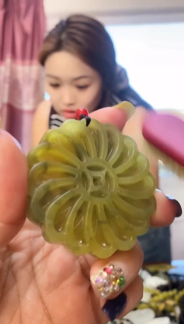 未镶嵌岫玉吊坠