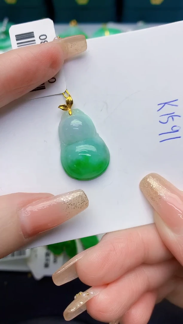 颈饰18K金镶嵌翡翠缅甸天然翡翠A货