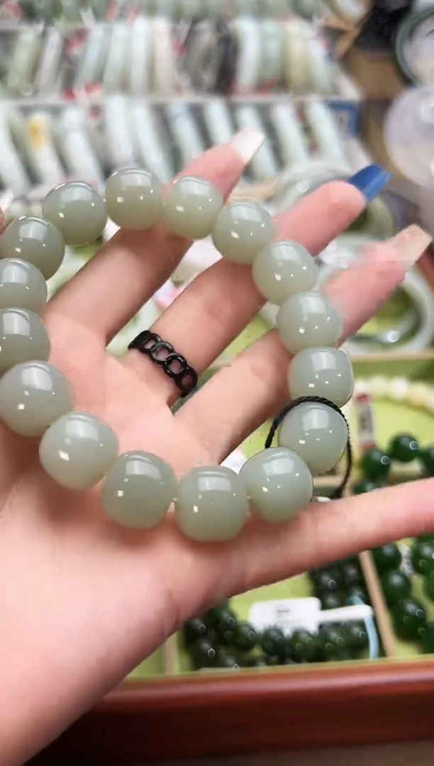 未镶嵌手串和田玉且末料青白玉老型珠手串卡13x14