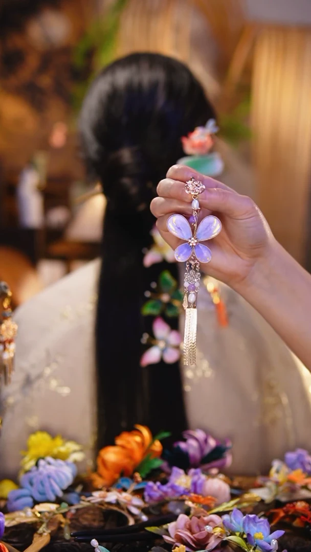 木非遗绒花工艺蝴蝶压襟