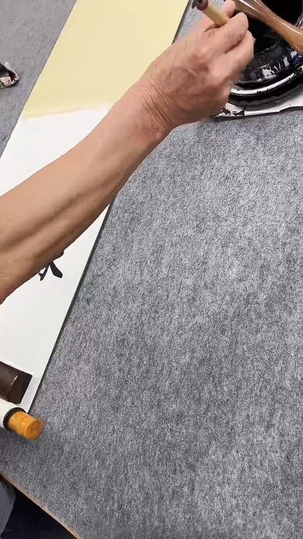 书法三尺竖黄轴  忠厚传家久