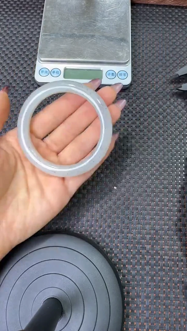 未镶嵌手镯和田玉黑山料手镯卡5圈口