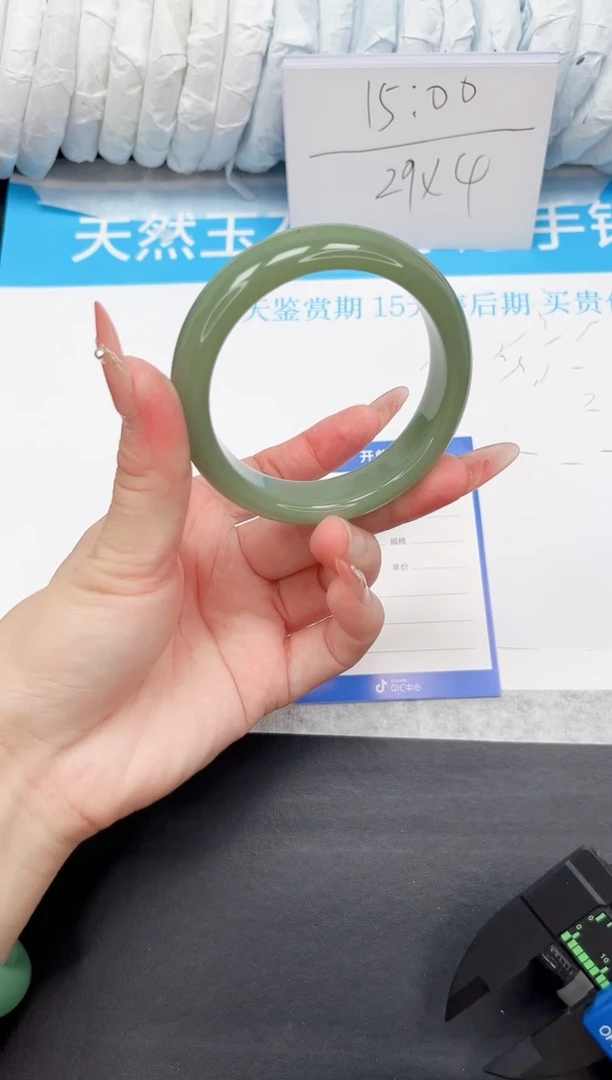 石英质玉手镯未镶嵌105-58