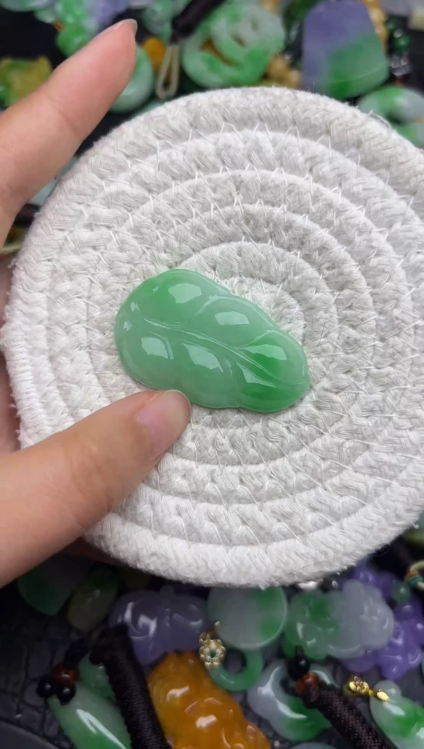 颈饰未镶嵌翡翠缅甸翡翠吊坠