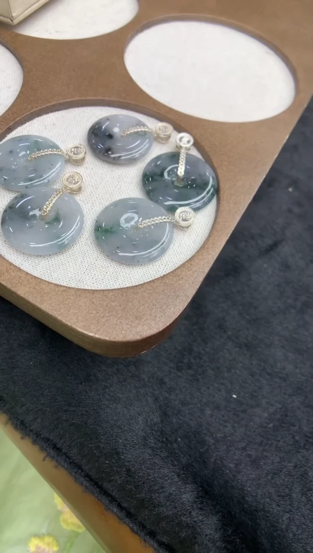 翡翠银S925镶嵌颈饰平安扣 多样性发其一