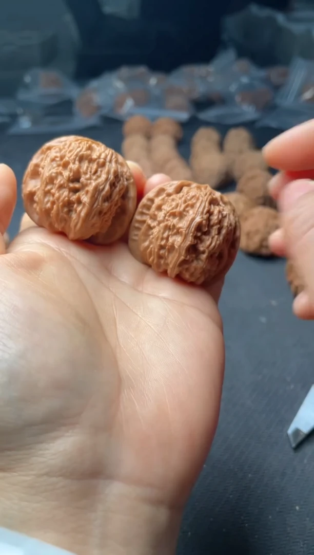 把件文玩核桃w155   白狮子40尺