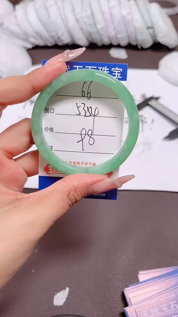 翡翠手镯未镶嵌66