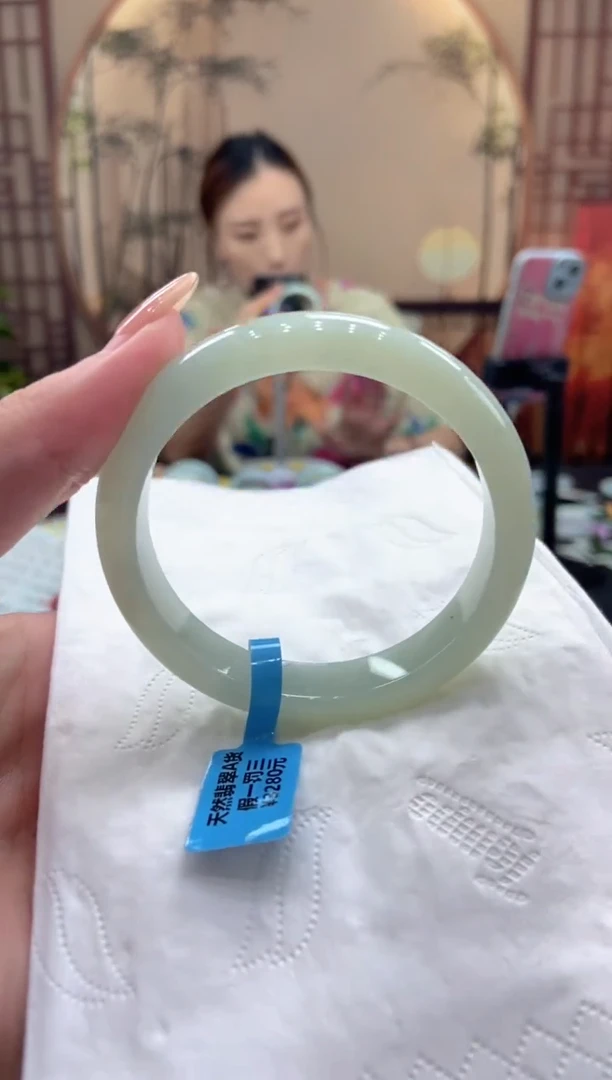 翡翠手镯未镶嵌1***3000021079