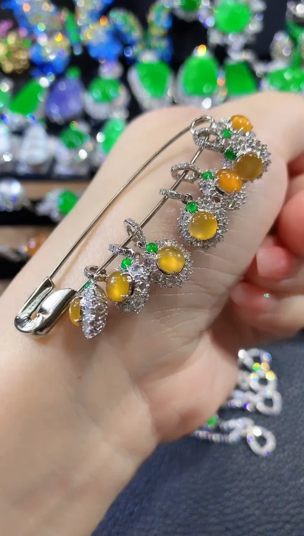 吊坠(不含链)18K金镶嵌翡翠A3 多样性发货一件