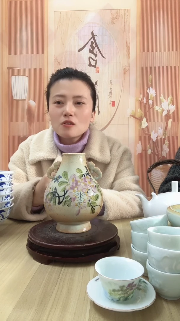 手绘紫藤花陶泥花瓶1个