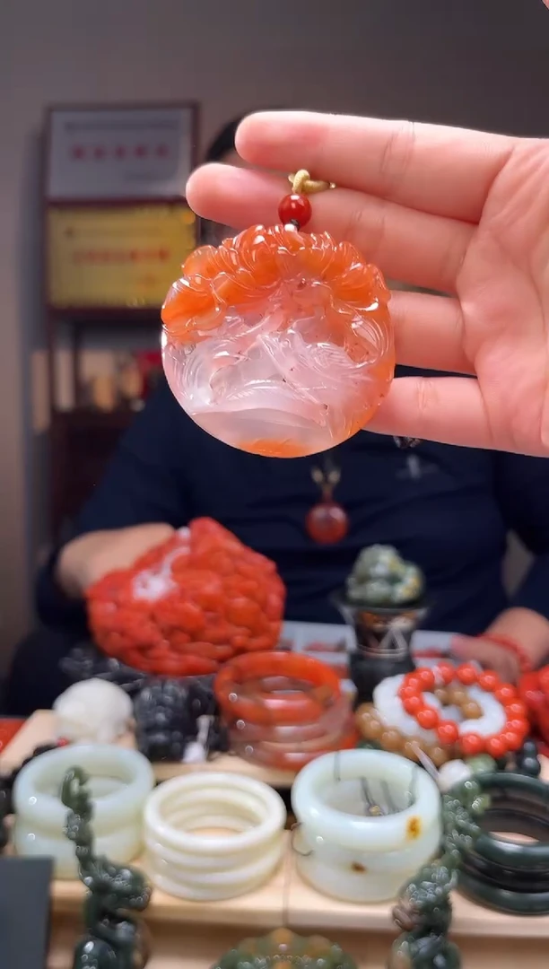 颈饰未镶嵌南红玛瑙吊坠