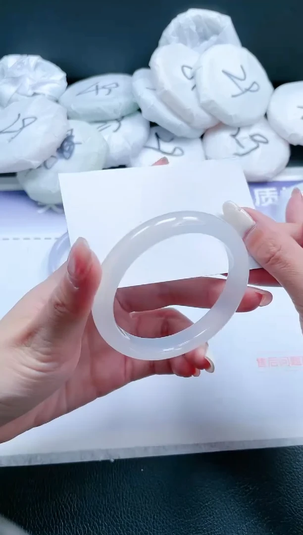 【闪购商品】石英质玉手镯未镶嵌17J66-53