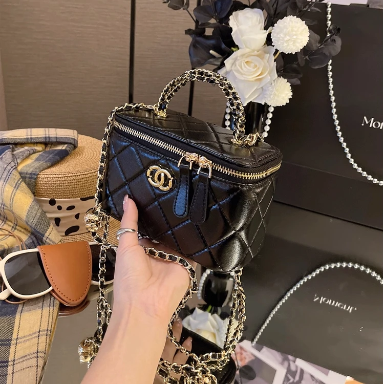 香港品牌2026秋冬新款精致高级感菱格盒子包女款小香风百搭链条包