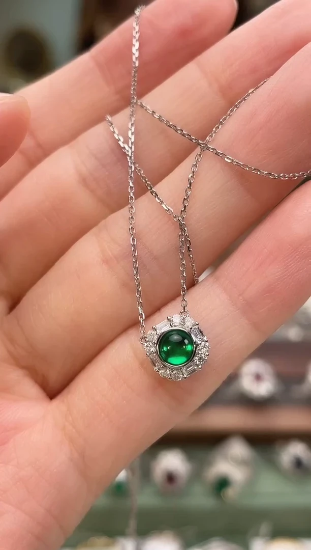 18K金镶嵌颈饰祖母绿阿富汗主石：0.31ct