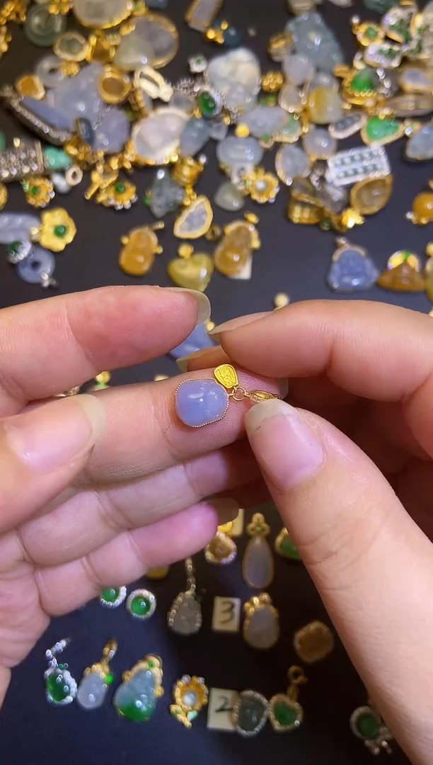 吊坠(不含链)18K金镶嵌翡翠1