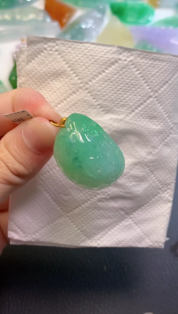 颈饰未镶嵌翡翠