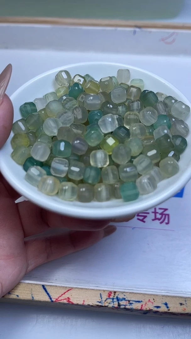 未镶嵌散珠玛瑙/玉髓L252 葡萄玛瑙方糖8mm10个15元