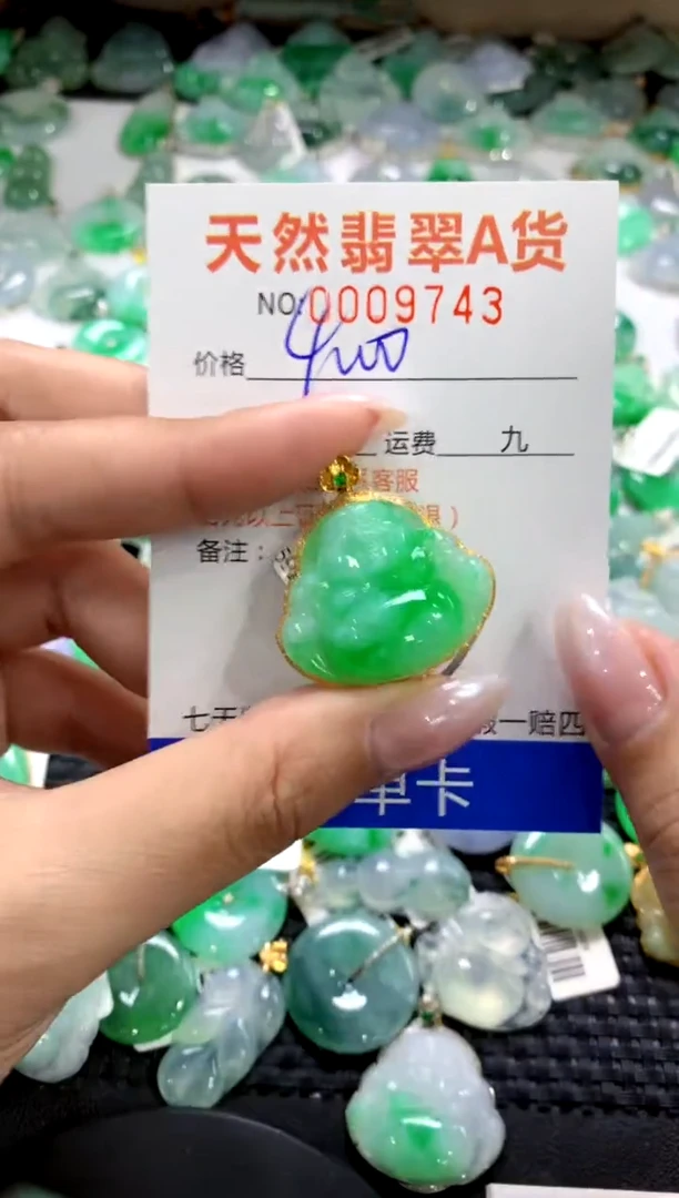 颈饰18K金镶嵌翡翠1111111111111111