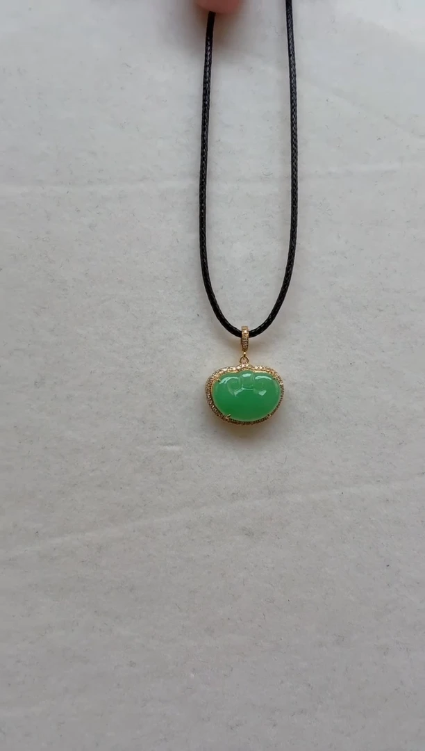 颈饰18K金镶嵌翡翠??挂件