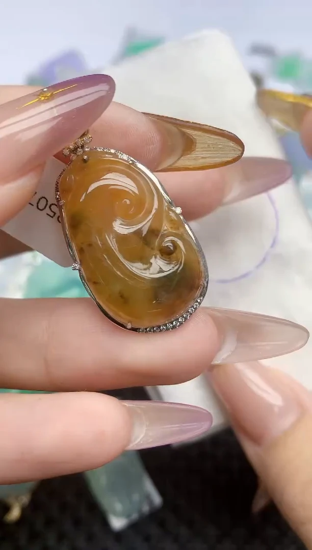 翡翠18K金镶嵌颈饰113   天然翡翠A货  百元以上9米证书费自理