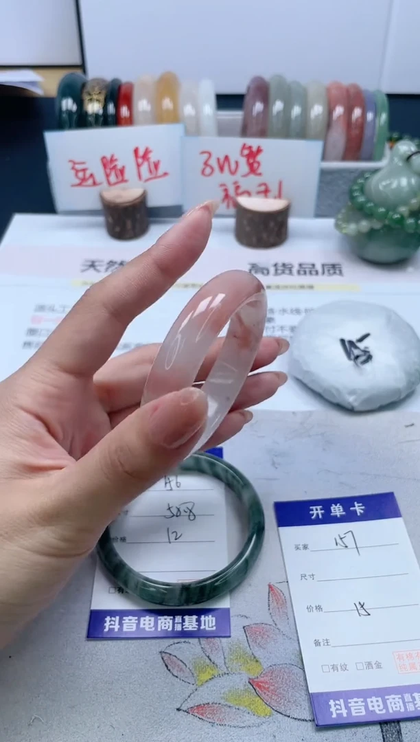 【闪购商品】石英质玉手镯未镶嵌157/52.2