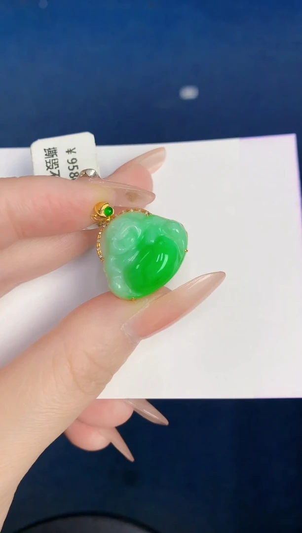 颈饰18K金镶嵌翡翠缅甸天然翡翠A货