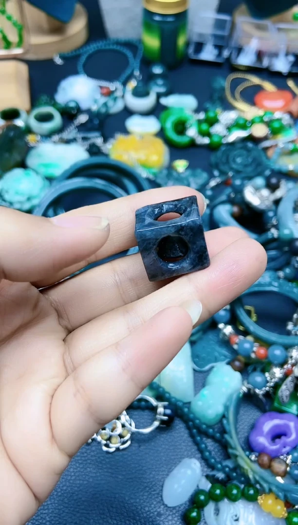 翡翠散珠A20GFDGDGDKJ