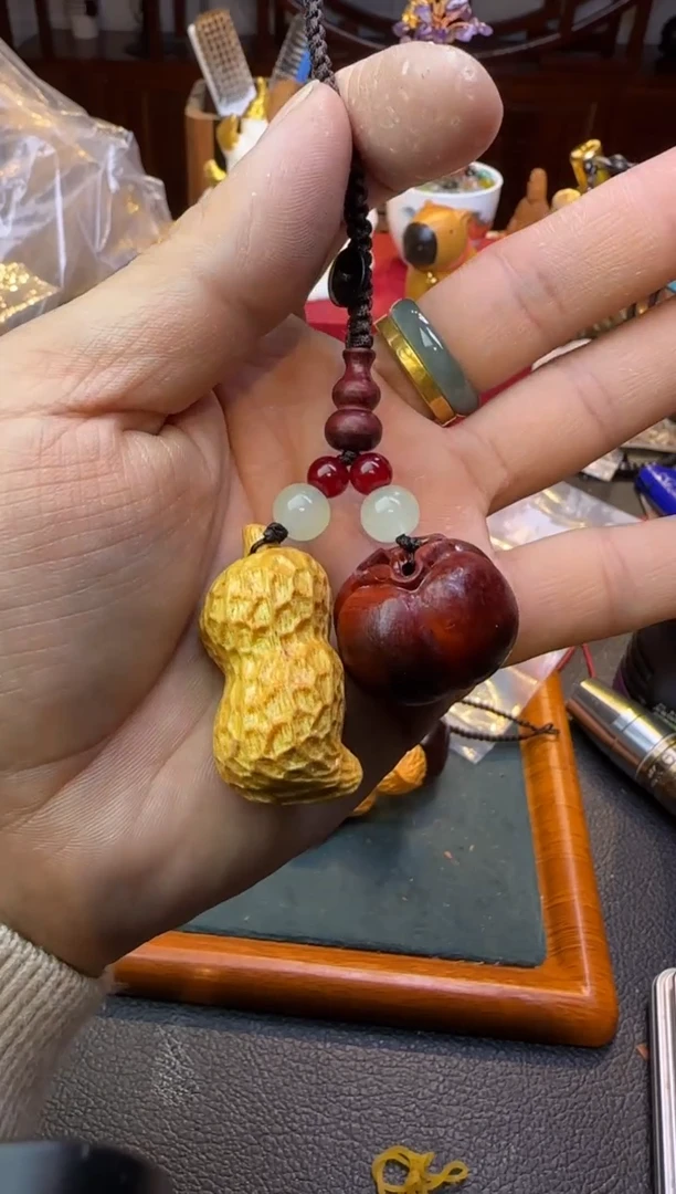 【闪购商品】黄杨木把件好事发生手机链一个（柿子花生款）
