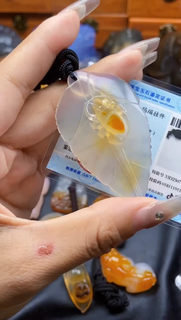 玛瑙/玉髓挂件未镶嵌贝*巴ll