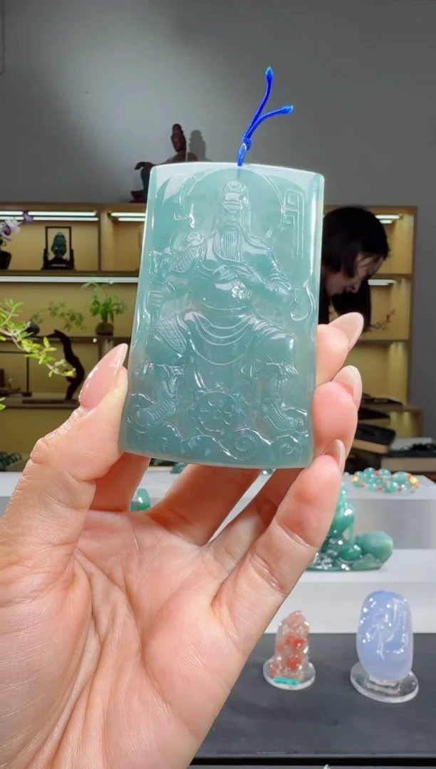 吊坠(赠链)未镶嵌翡翠关公