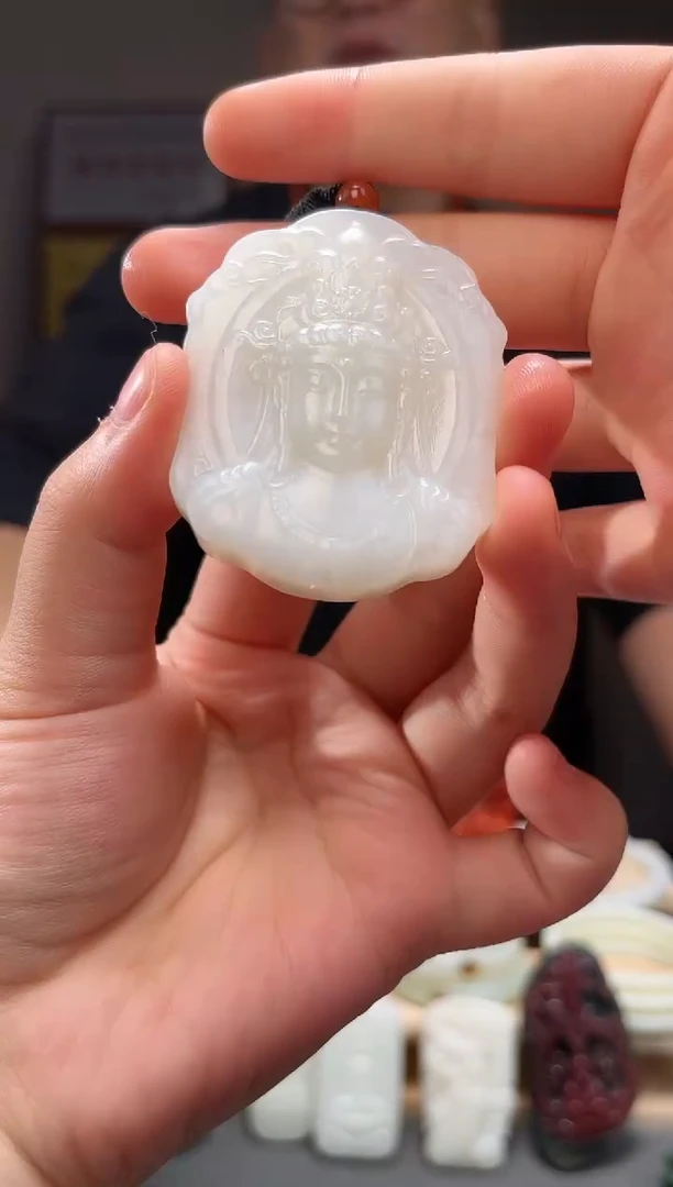 颈饰未镶嵌和田玉吊坠