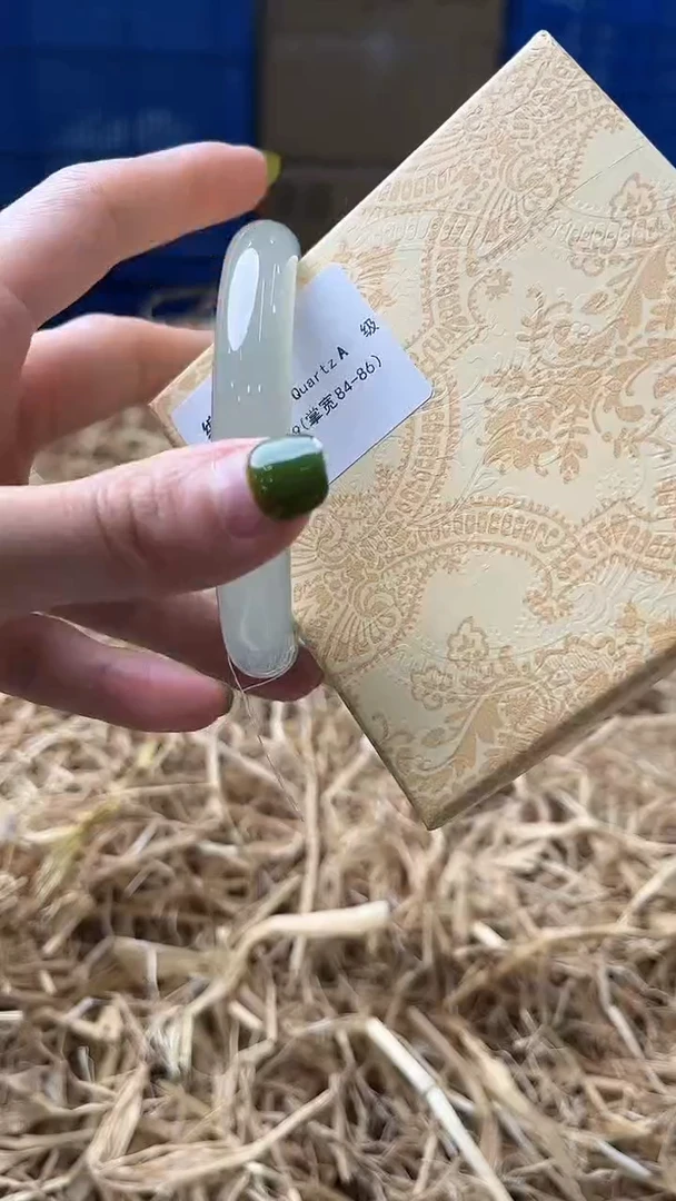 未镶嵌手镯石英质玉D1167