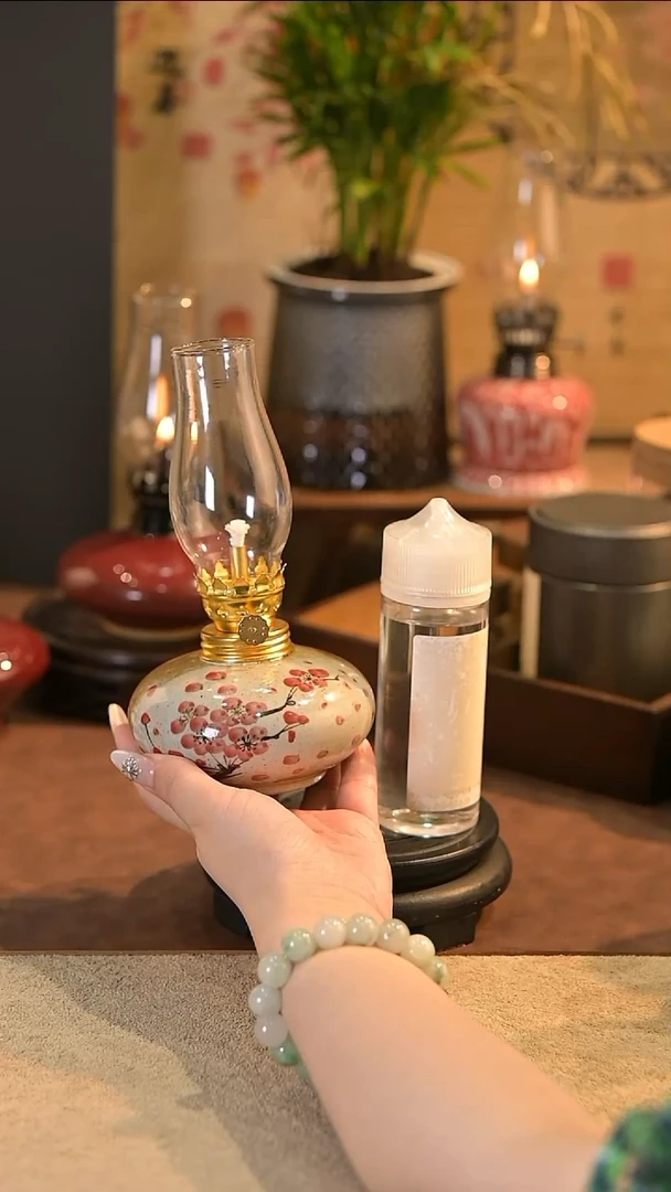 刘*海景德镇陶瓷油灯摆件