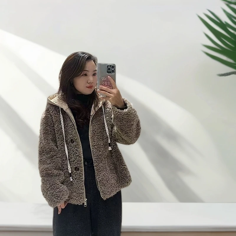 侯姐家  冬季女款气质短款百搭白色高品质连帽皮毛一体外套