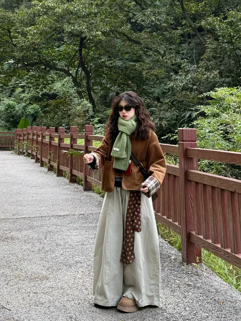 2025秋冬新款韩系穿搭复古灯芯绒翻领短外套女搭配休闲裤两件套女