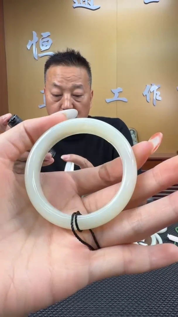 颈饰未镶嵌和田玉手镯52