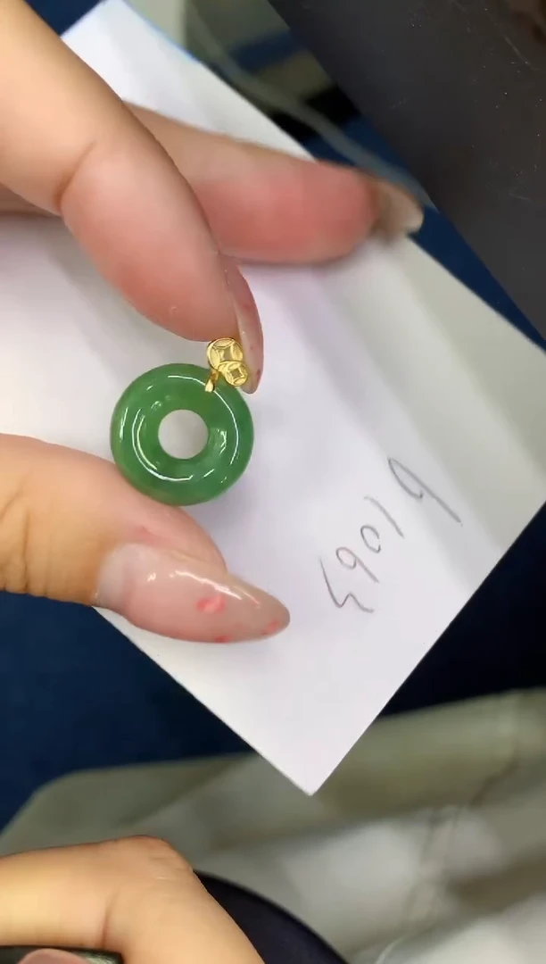 翡翠未镶嵌颈饰缅甸天然翡翠A货