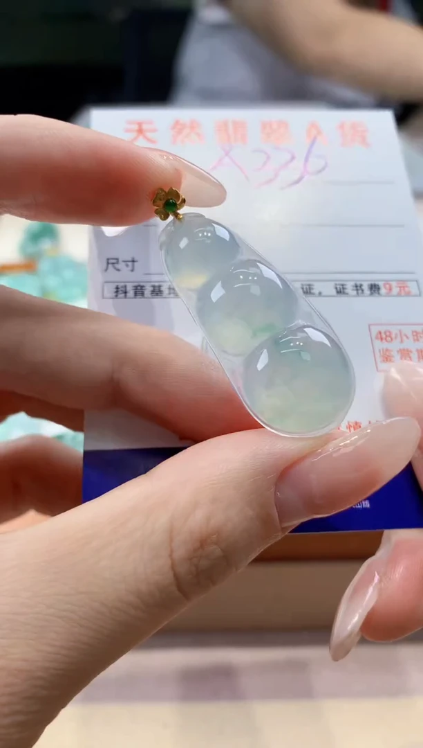 翡翠18K金镶嵌颈饰天然A货翡翠挂件