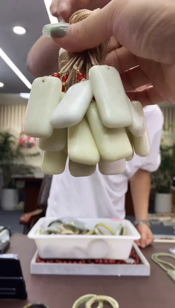 未镶嵌蛇纹石玉吊坠多样式发货随机发一