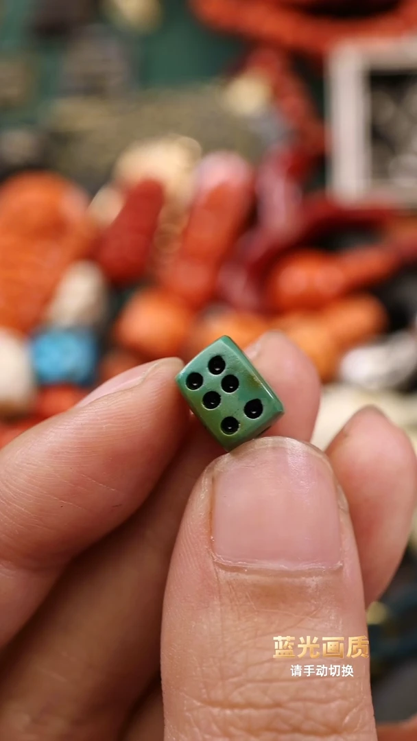 尺寸0.8原矿绿骰子单珠
