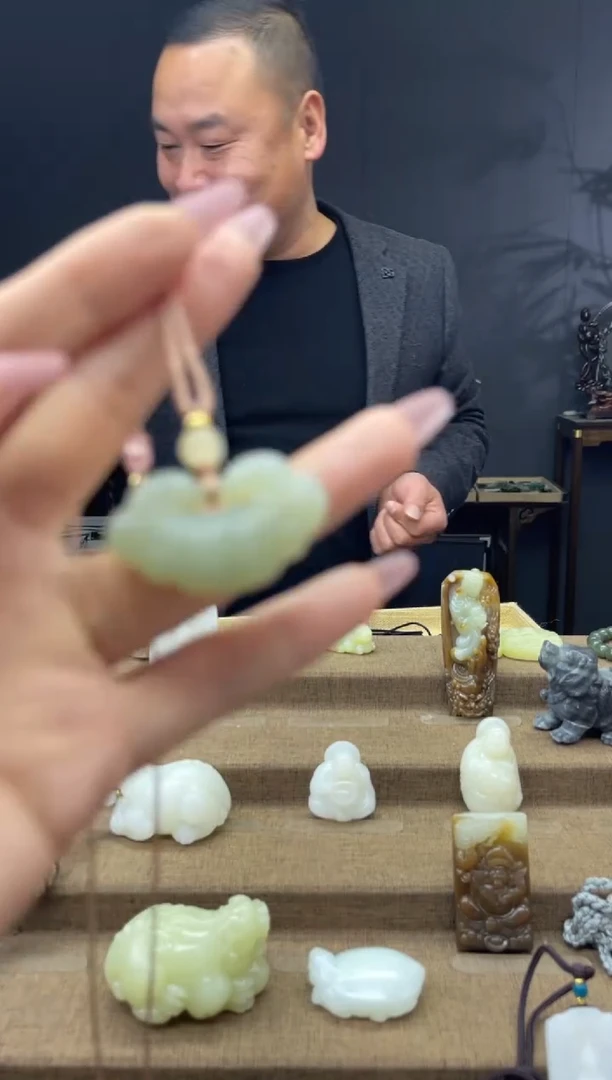 颈饰未镶嵌和田玉1