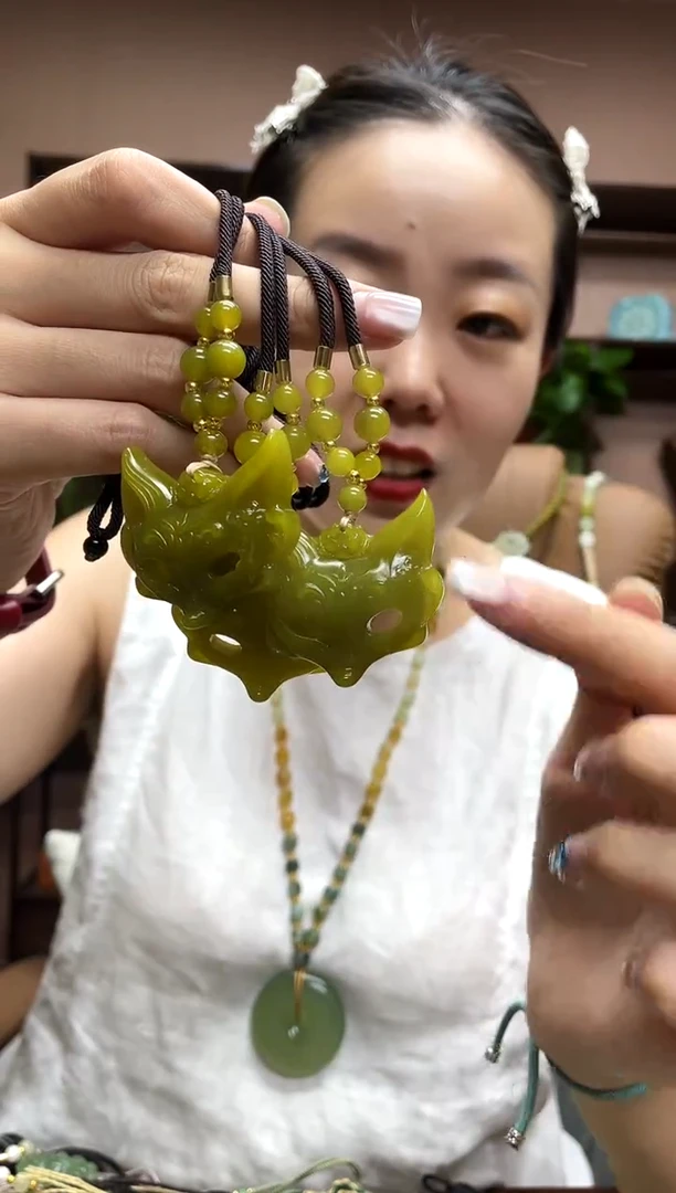 岫玉未镶嵌吊坠多样性发货发其中之一
