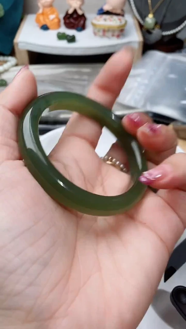 未镶嵌手镯和田玉٩****娜150一个A54有纹