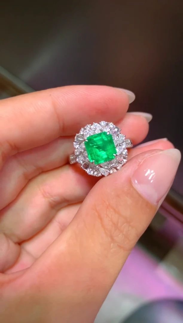 18K金镶嵌戒指祖母绿1.72CT